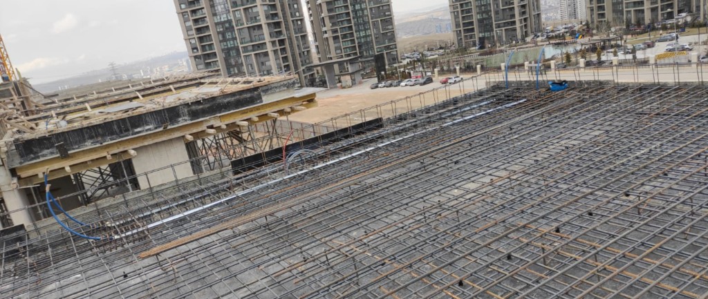 Betonarme kiriş altında inşaat detayı